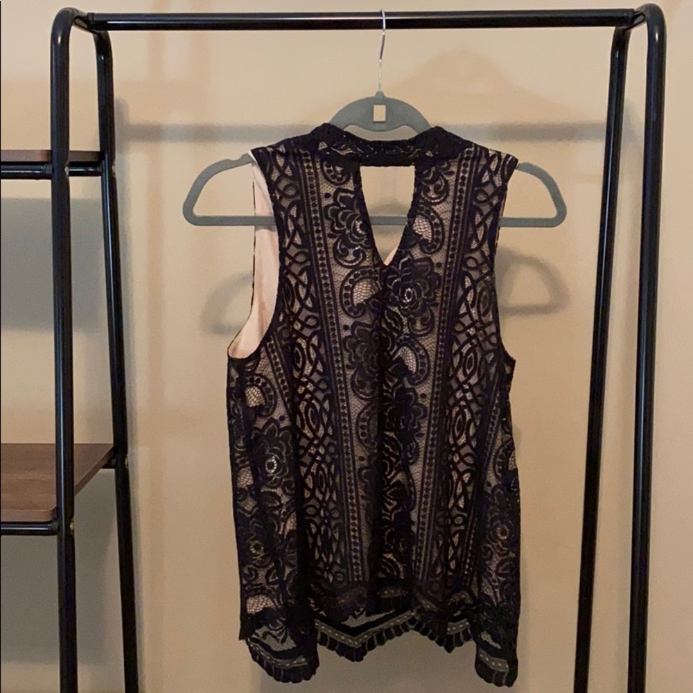 Key hole high neck Black and Tan top